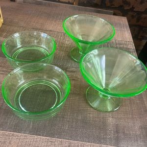 Vintage Uranium Custard(2) and Sherbet(2) bowls